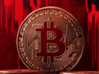 随着创纪录的6月ETF资金流出抬升风险，比特币跌向关键趋势线
